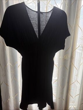 Fire Los Angeles Black V-Neck Short Sleeve Dress